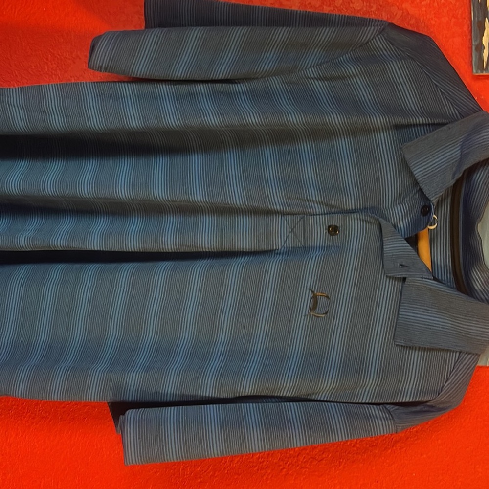 Nice polo cinch hardly worn. Sitting in closet - Picture 2 of 4